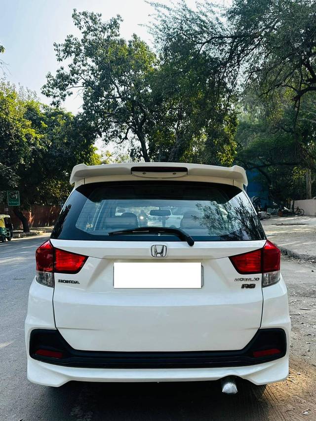 https://images10.gaadi.com/usedcar_image/4264217/original/processed_6edfbe1d8f5e4a5c073a36a14beb4091.jpg?imwidth=6402