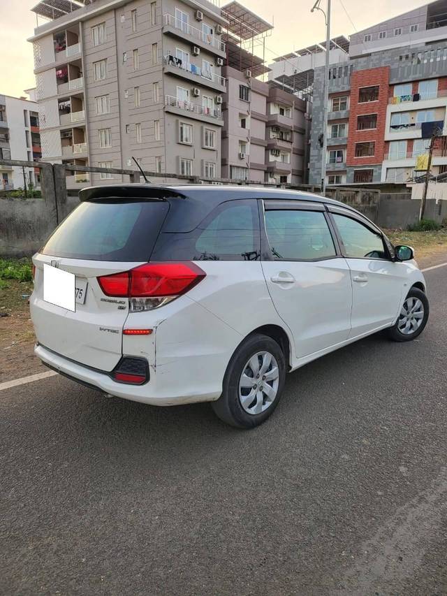 https://images10.gaadi.com/usedcar_image/4264473/original/processed_d9e57851108b7d1a34728443edc364a1.jpg?imwidth=6402