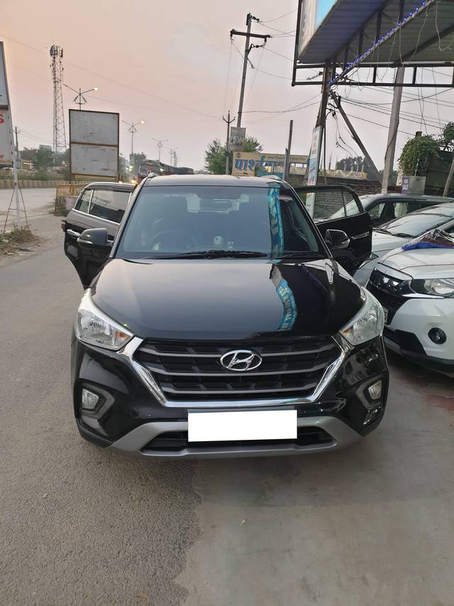 https://images10.gaadi.com/usedcar_image/4264484/original/processed_12612245ebf39ea0c21f33a2add65e19.jpg?imwidth=6402