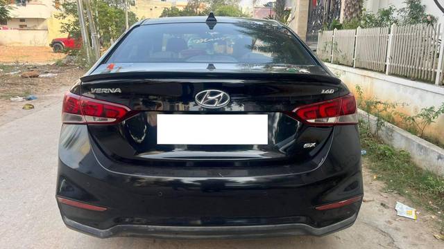 https://images10.gaadi.com/usedcar_image/4264497/original/processed_9edb6105d33feff26ce53715d0867292.jpg?imwidth=6401