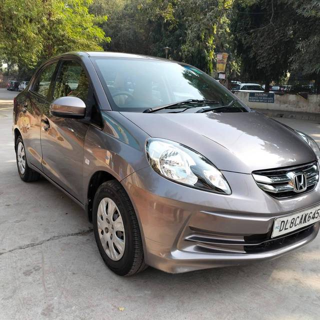 https://images10.gaadi.com/usedcar_image/4264519/original/processed_22f06ea5ed572b2b7d7719b22e1391aa.jpg?imwidth=6400