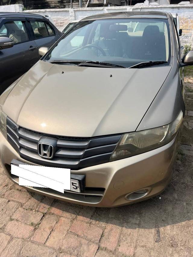 https://images10.gaadi.com/usedcar_image/4264557/original/processed_9553a9ec37b7cfa2ce95a655cb945c35.jpg?imwidth=6402