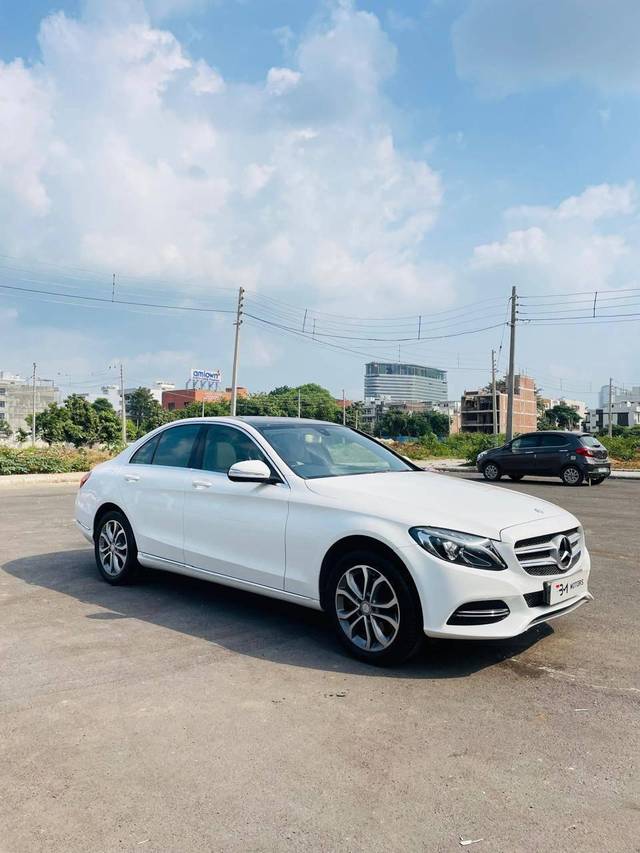 https://images10.gaadi.com/usedcar_image/4264619/original/processed_e5336be1573ab7c1ab3084bfe7e72559.jpg?imwidth=6400