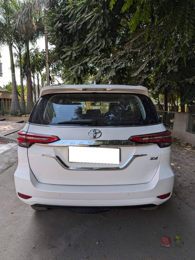 https://images10.gaadi.com/usedcar_image/4264683/original/processed_242038e2a69042e87fbf7e80a07f4fb5.jpg?imwidth=6402