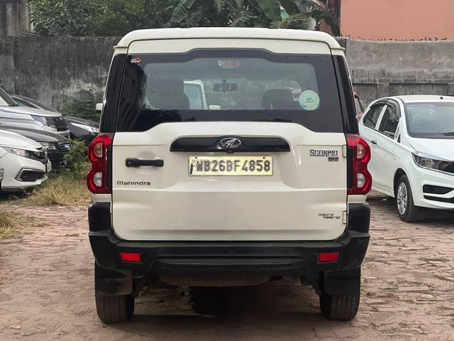 https://images10.gaadi.com/usedcar_image/4264694/original/processed_e0314ddd15dfe8313eb61a3d784745ab.jpg?imwidth=6401