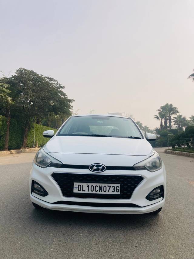 https://images10.gaadi.com/usedcar_image/4264696/original/5d0a4862a68535917ff4085e1bb48068.jpg?imwidth=6400