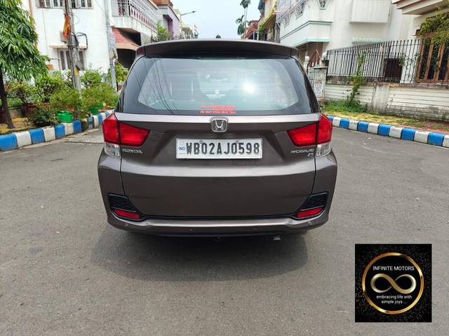 https://images10.gaadi.com/usedcar_image/4264703/original/processed_b6939b9807001755228b57cacb1126cd.jpg?imwidth=6402