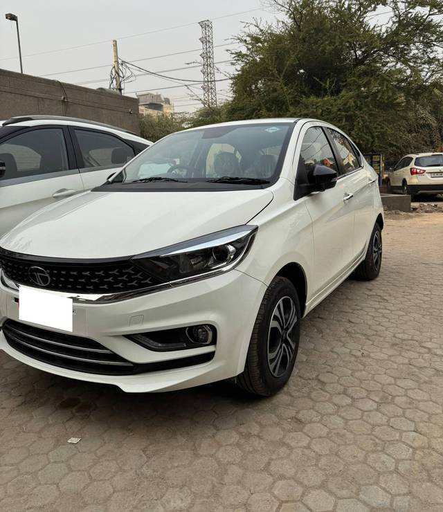 https://images10.gaadi.com/usedcar_image/4264799/original/processed_110fa379bb5d10571704277821314687.jpg?imwidth=6402