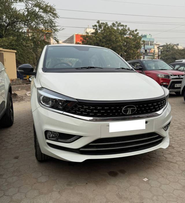 https://images10.gaadi.com/usedcar_image/4264799/original/processed_4a4a8a36de4a11804fa3c9b82b2d0aba.jpg?imwidth=6400