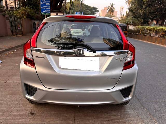 https://images10.gaadi.com/usedcar_image/4264807/original/processed_093ec4e1ff421390a8e25a6a716688a0.jpg?imwidth=6402