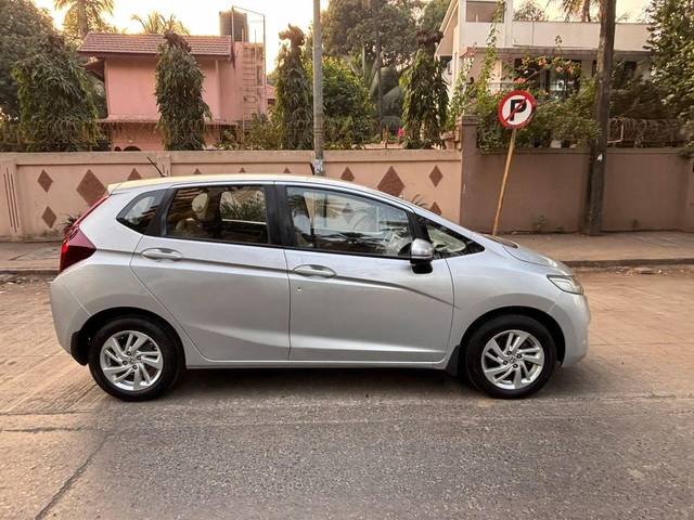 https://images10.gaadi.com/usedcar_image/4264807/original/processed_f6d6767e8a6d15965efb8b0adeb7bcc2.jpg?imwidth=6401