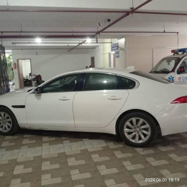 https://images10.gaadi.com/usedcar_image/4264809/original/processed_96520055-39b7-405c-9cf3-3d59d9bb96b7.jpg?imwidth=6401