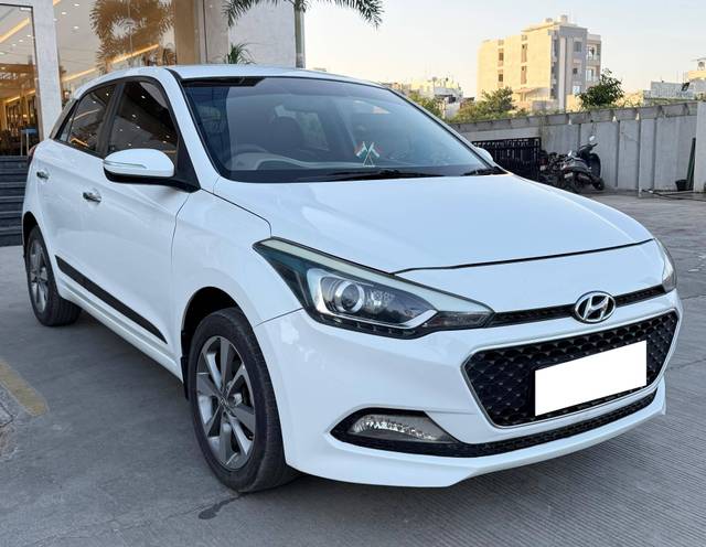 https://images10.gaadi.com/usedcar_image/4264872/original/processed_fffc6d34fe83ab686996a13363117c74.jpg?imwidth=6400