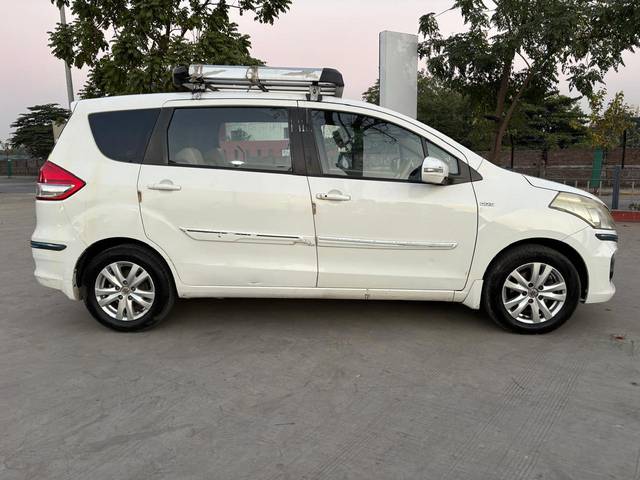 https://images10.gaadi.com/usedcar_image/4264893/original/processed_47c0ec11fbfc7ef0cc71badd9ec6b18e.jpg?imwidth=6401