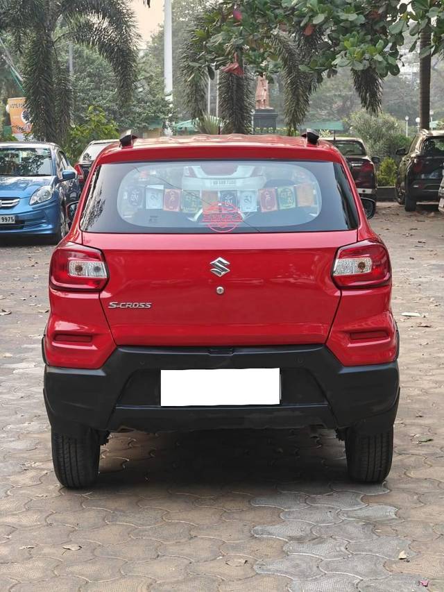 https://images10.gaadi.com/usedcar_image/4264968/original/processed_c11f3082b4cb253a15b15cb64a3a951d.jpg?imwidth=6402