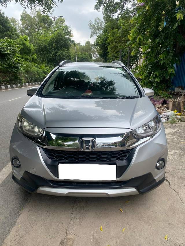 https://images10.gaadi.com/usedcar_image/4264997/original/processed_2c485483fa5a23168c78347e1e77b745.jpg?imwidth=6400