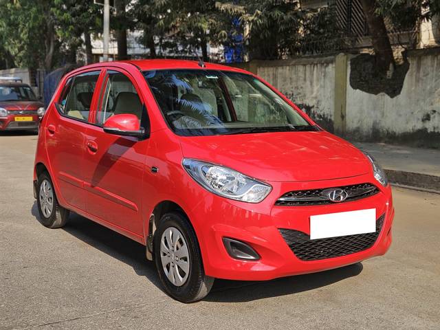 https://images10.gaadi.com/usedcar_image/4265063/original/processed_30ff6af14e04f99a4f736e4ef83e1a8f.jpg?imwidth=6400