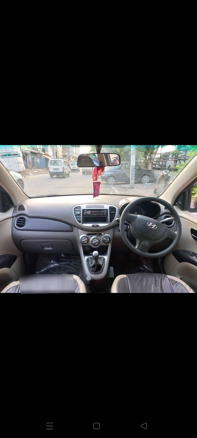 https://images10.gaadi.com/usedcar_image/4265097/original/processed_07258076be9a307a02cda76a63fca760.jpg?imwidth=6402