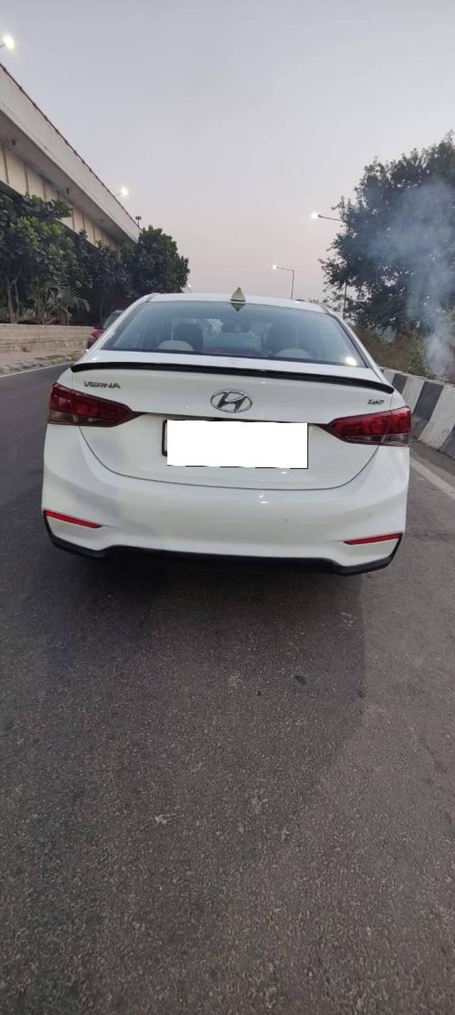 https://images10.gaadi.com/usedcar_image/4265127/original/processed_b29039df7cdfbb1ef8a6178b43f869f6.jpg?imwidth=6401