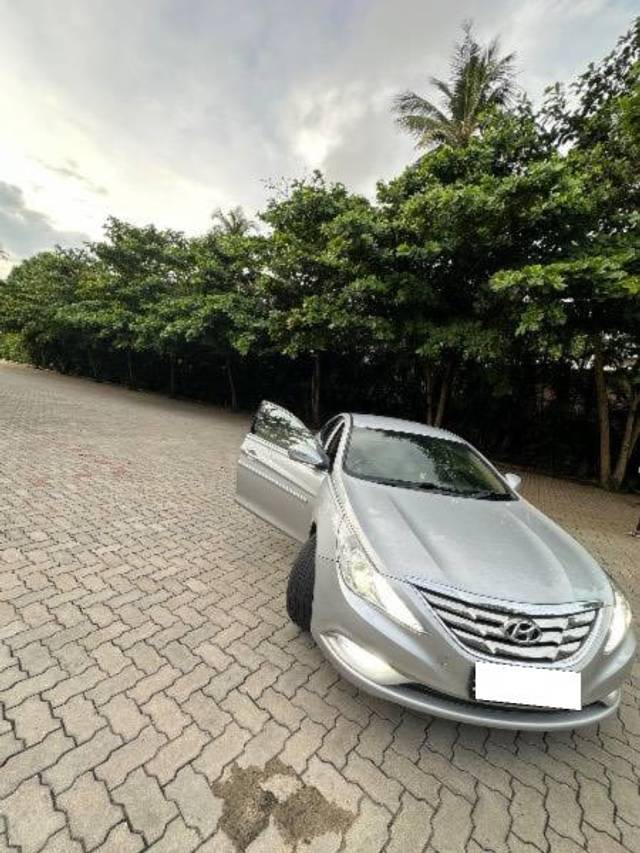 https://images10.gaadi.com/usedcar_image/4265130/original/processed_86960a9a-ae26-4f88-aedc-c4258e2aaa0a.jpeg?imwidth=6402