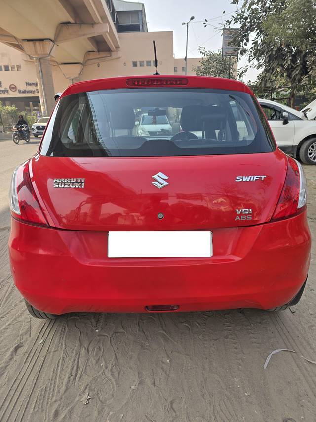 https://images10.gaadi.com/usedcar_image/4265211/original/processed_40f02083e38ff1fa372a7be929c5c9ba.jpg?imwidth=6402