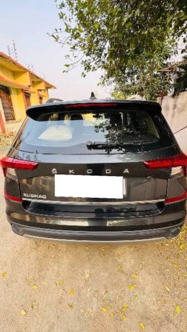 https://images10.gaadi.com/usedcar_image/4265322/original/processed_e215e724-ffd1-4f76-87da-570789833895.jpg?imwidth=6401