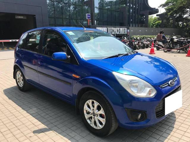 https://images10.gaadi.com/usedcar_image/4265331/original/processed_8cfdbf583415fe52fbbb65b4b603cb22.jpg?imwidth=6400