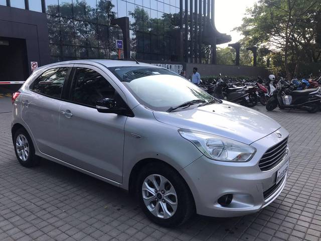 https://images10.gaadi.com/usedcar_image/4265334/original/processed_3949d1f0bb384a76d527b248080b878f.jpg?imwidth=6400