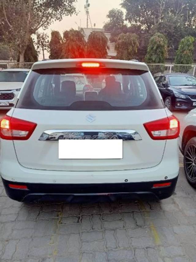 https://images10.gaadi.com/usedcar_image/4265353/original/processed_2307aee5-52a8-46fe-98e2-d7dba4149226.jpg?imwidth=6401