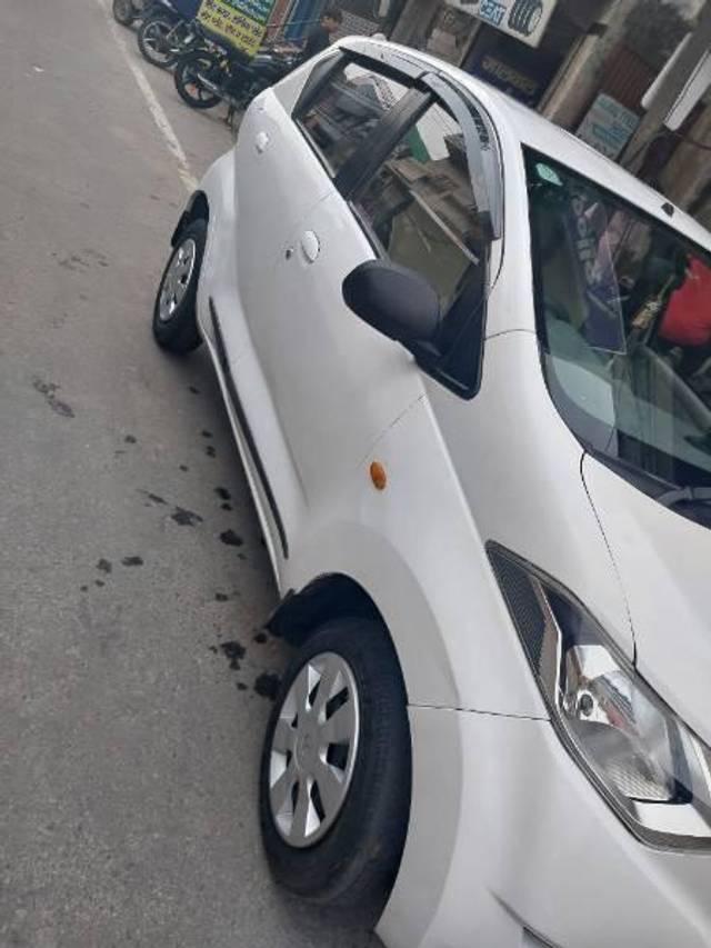 https://images10.gaadi.com/usedcar_image/4265357/original/processed_58af0807-2765-4ea0-96f4-cc245d3d7302.jpg?imwidth=6402