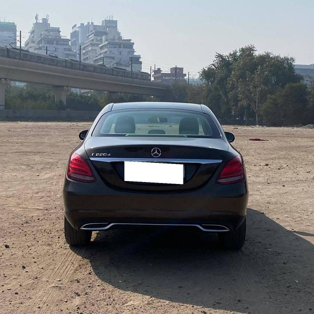 https://images10.gaadi.com/usedcar_image/4265368/original/processed_53ec03b120432ebedb01d6a7ef9778e4.jpg?imwidth=6402