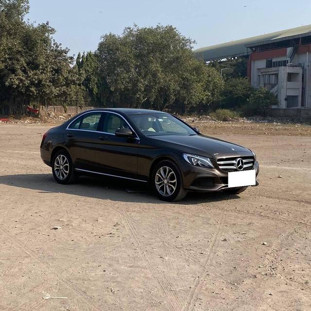 https://images10.gaadi.com/usedcar_image/4265368/original/processed_c1ee9cebc24075ab87eb951758be5e52.jpg?imwidth=6400