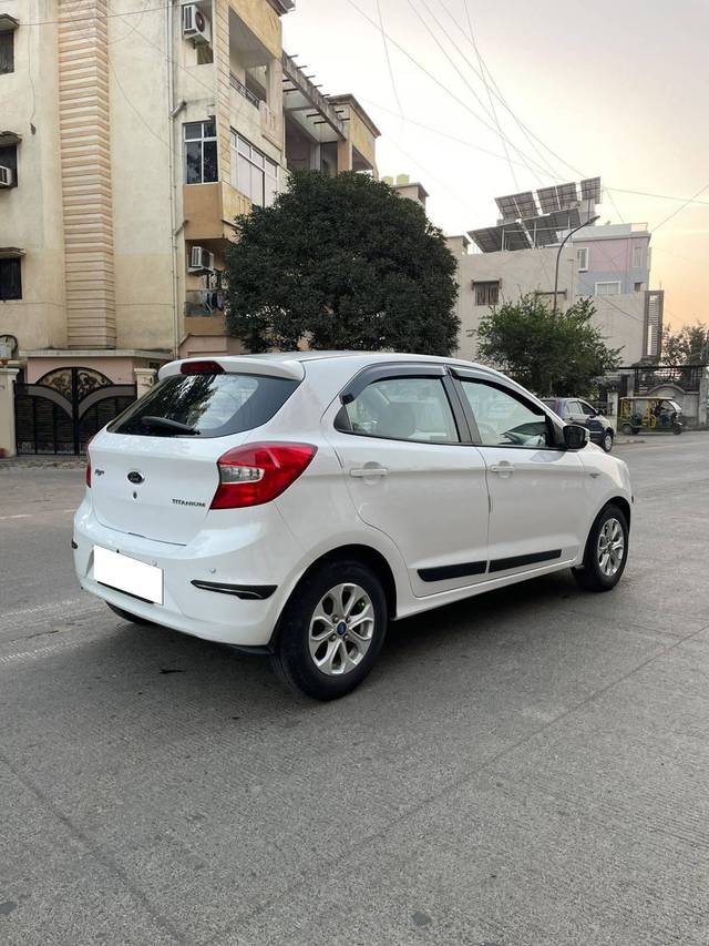 https://images10.gaadi.com/usedcar_image/4265411/original/processed_5a9b5d952e2be407d8321c3f29b49510.jpg?imwidth=6401