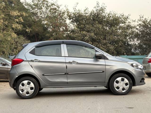 https://images10.gaadi.com/usedcar_image/4265459/original/9b54ea39b62c3ffdfa597ddf09d9e026.jpg?imwidth=6402