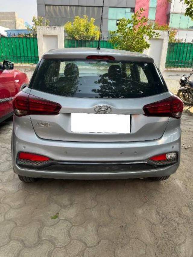 https://images10.gaadi.com/usedcar_image/4265460/original/f7f0f08adfa4f5e1cfccb6442189713c.jpeg?imwidth=6401