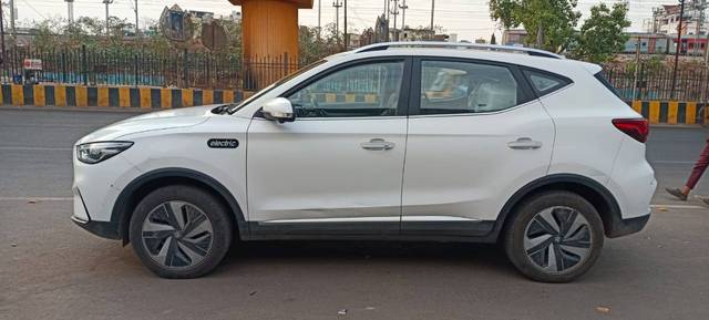 https://images10.gaadi.com/usedcar_image/4265470/original/86da100a3c65fab64270ced147f2a7aa.jpg?imwidth=6402