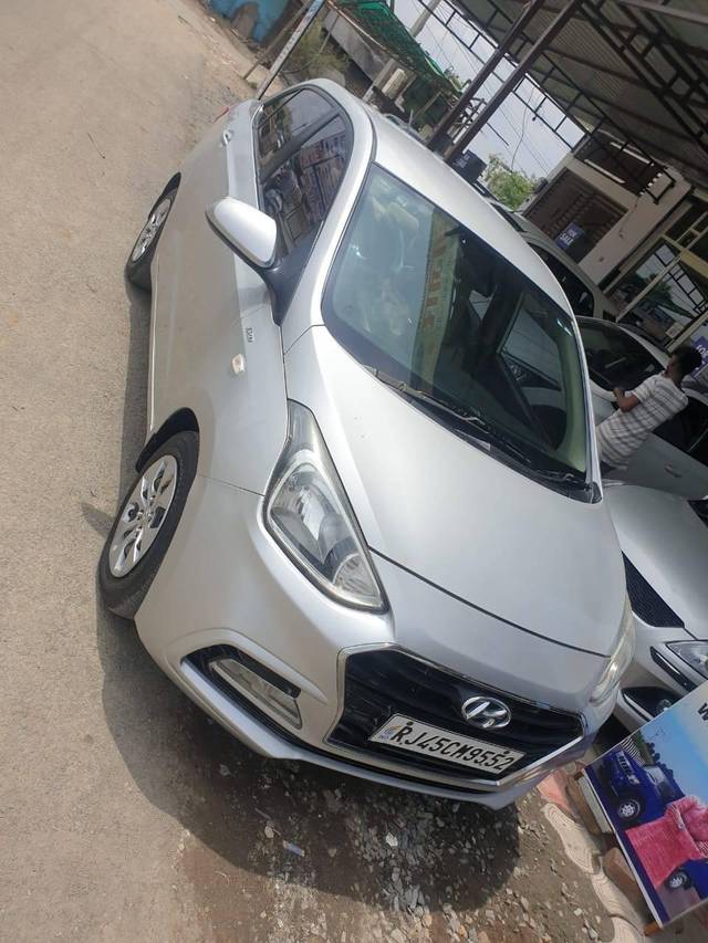 https://images10.gaadi.com/usedcar_image/4265507/original/processed_5f75a53caffbaa28af753923807fe916.jpg?imwidth=6401