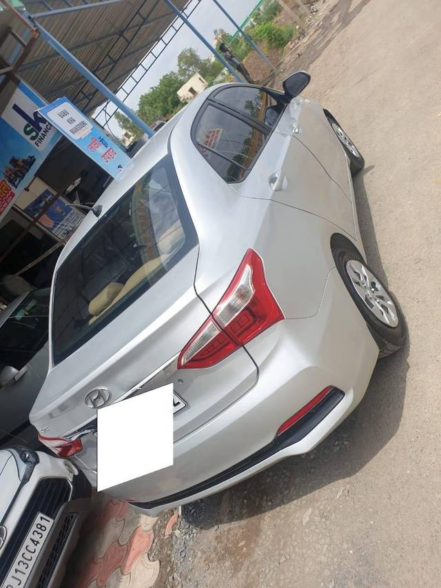 https://images10.gaadi.com/usedcar_image/4265507/original/processed_b518d3caea69b9b28d986110542fe9ee.jpg?imwidth=6402