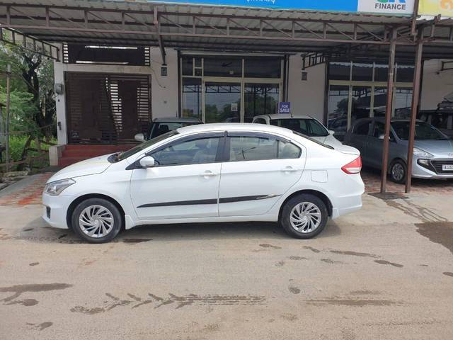 https://images10.gaadi.com/usedcar_image/4265517/original/processed_89e6da7676740ace116eb3b71cdc721b.jpg?imwidth=6402