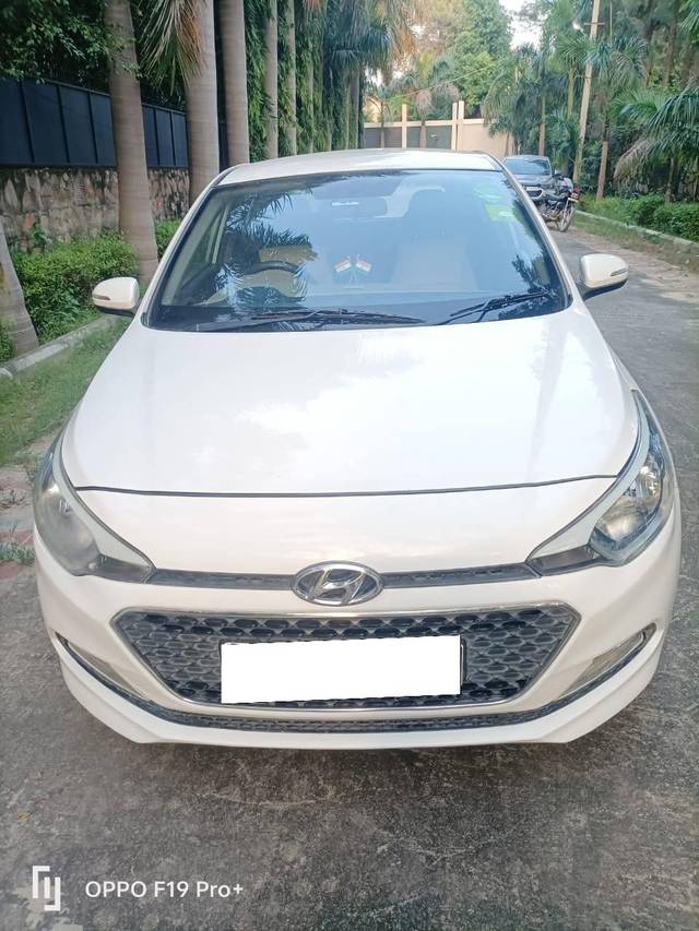 https://images10.gaadi.com/usedcar_image/4265521/original/processed_7beef31be6c714283e9bc83c568403c2.jpg?imwidth=6402