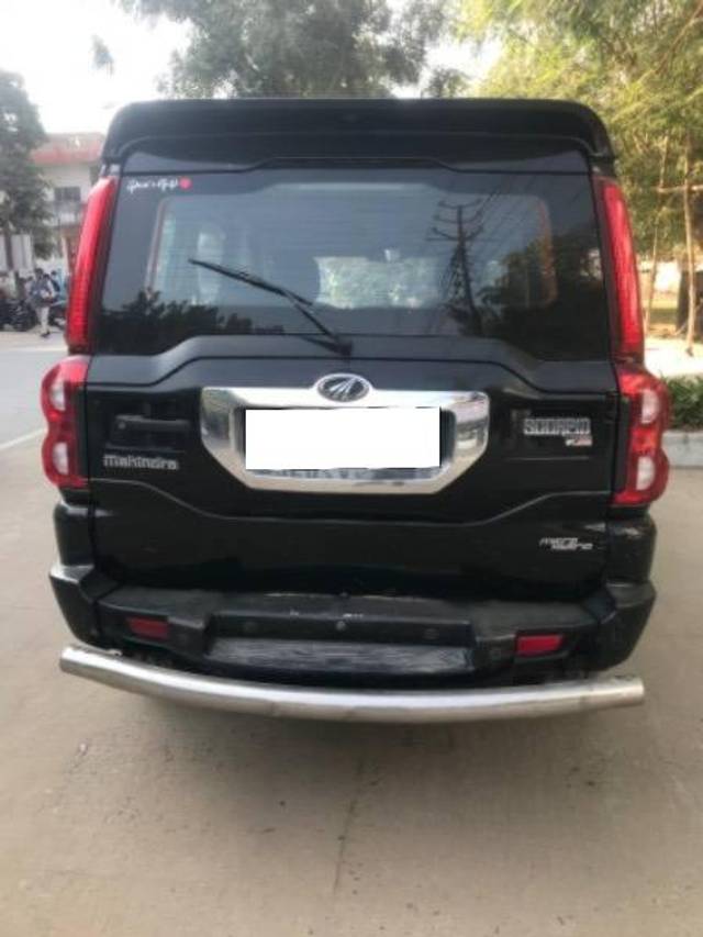 https://images10.gaadi.com/usedcar_image/4265553/original/processed_48498b77-9cb8-4e97-aea2-5062e29108d3.jpeg?imwidth=6402