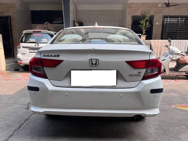 https://images10.gaadi.com/usedcar_image/4265575/original/processed_343b7e37-b2ff-4f8a-be8f-55bdd1110e46.jpeg?imwidth=6402