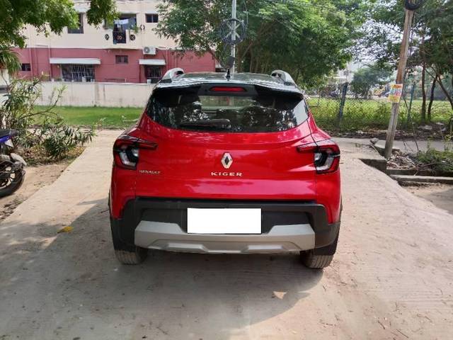 https://images10.gaadi.com/usedcar_image/4265596/original/processed_650845e1-05fb-4979-ab93-5cc9e37658b8.jpg?imwidth=6402