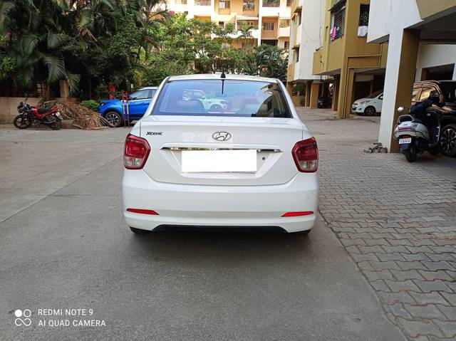 https://images10.gaadi.com/usedcar_image/4265597/original/processed_a3fde559aa7e5c7f308598c9fdb409ca.jpg?imwidth=6402