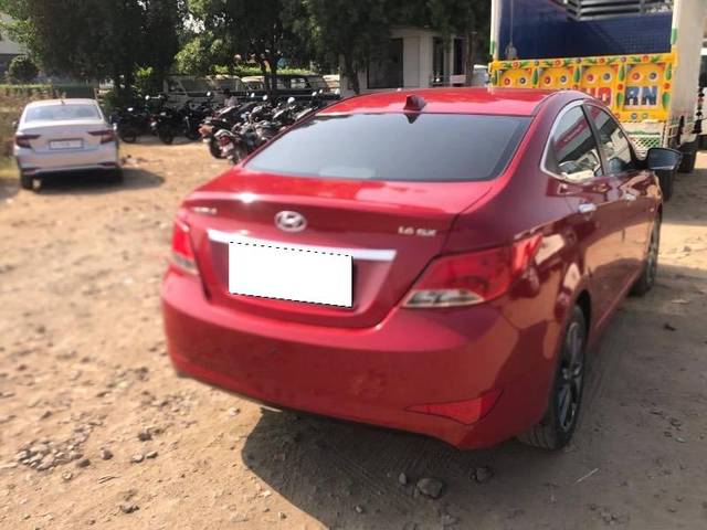 https://images10.gaadi.com/usedcar_image/4265604/original/processed_5636d0ad-6586-431e-8115-af560d6f85fa.jpg?imwidth=6400