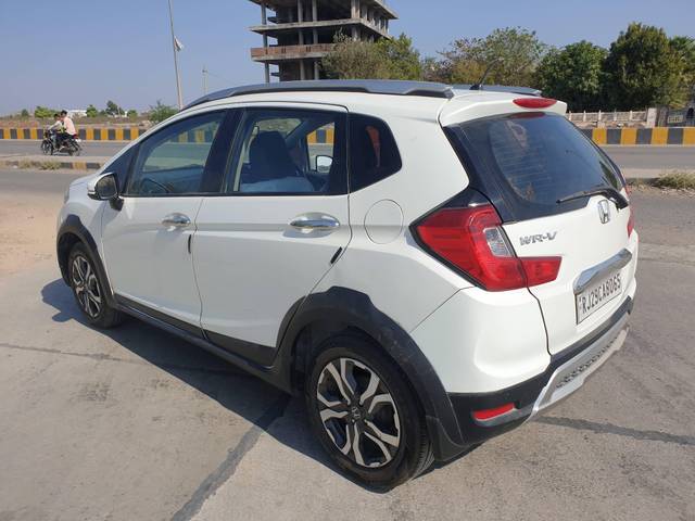 https://images10.gaadi.com/usedcar_image/4265633/original/processed_d0b52aceab547263bfa38a7da643f1e9.jpg?imwidth=6402