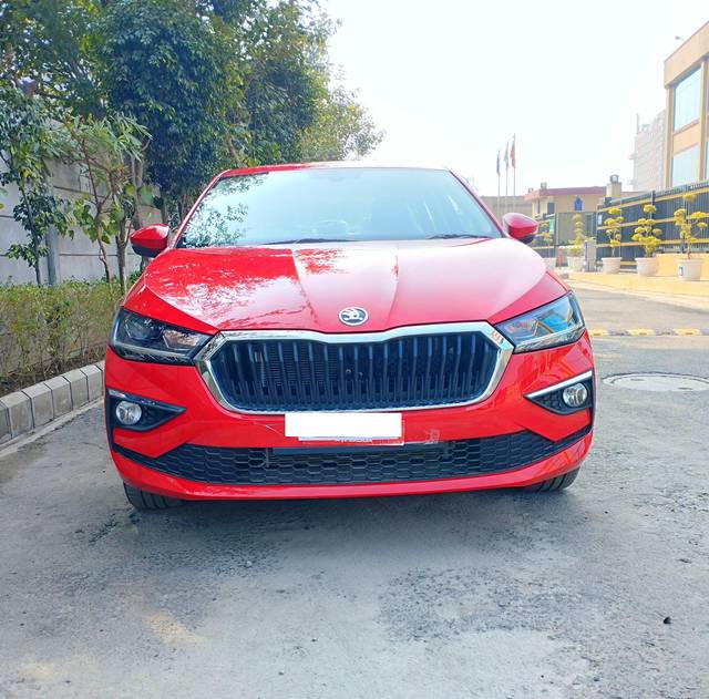 https://images10.gaadi.com/usedcar_image/4265662/original/processed_2e558253134a954b88e9d175730b81ec.jpg?imwidth=6400