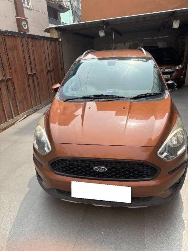 https://images10.gaadi.com/usedcar_image/4265663/original/processed_9fd6799c-0485-4972-bbb5-fd44153fe97c.jpg?imwidth=6400