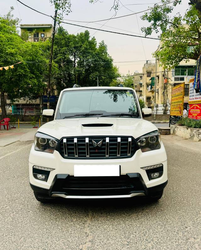 https://images10.gaadi.com/usedcar_image/4265684/original/processed_58cb5c5a6eeea118429ddfc0a5385749.jpg?imwidth=6402