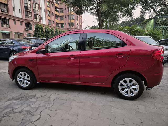 https://images10.gaadi.com/usedcar_image/4265685/original/processed_05d5cc1acd4ee16782e6d41ec142c7e9.jpg?imwidth=6402